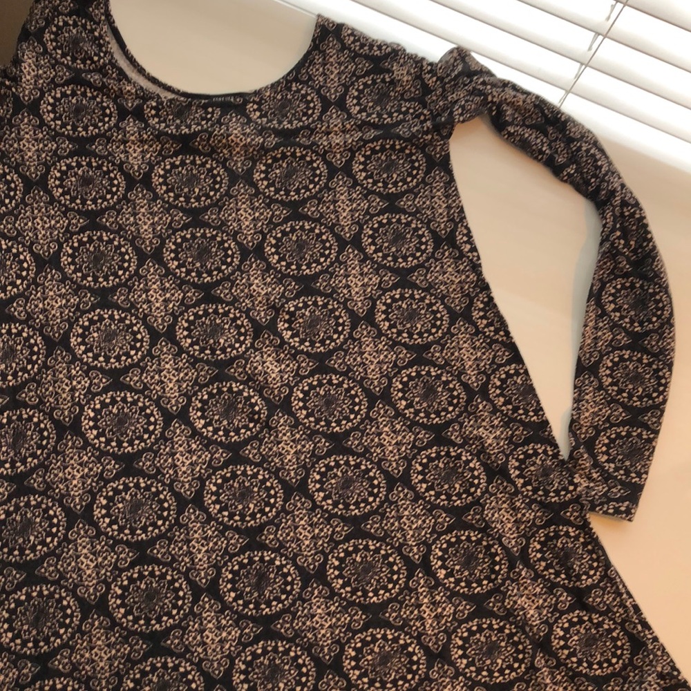 Dress - Picture 1 of 3
